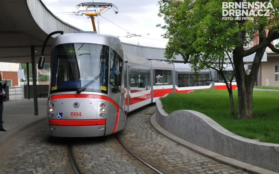 1000x1000-1418811471-tramvaj-t13