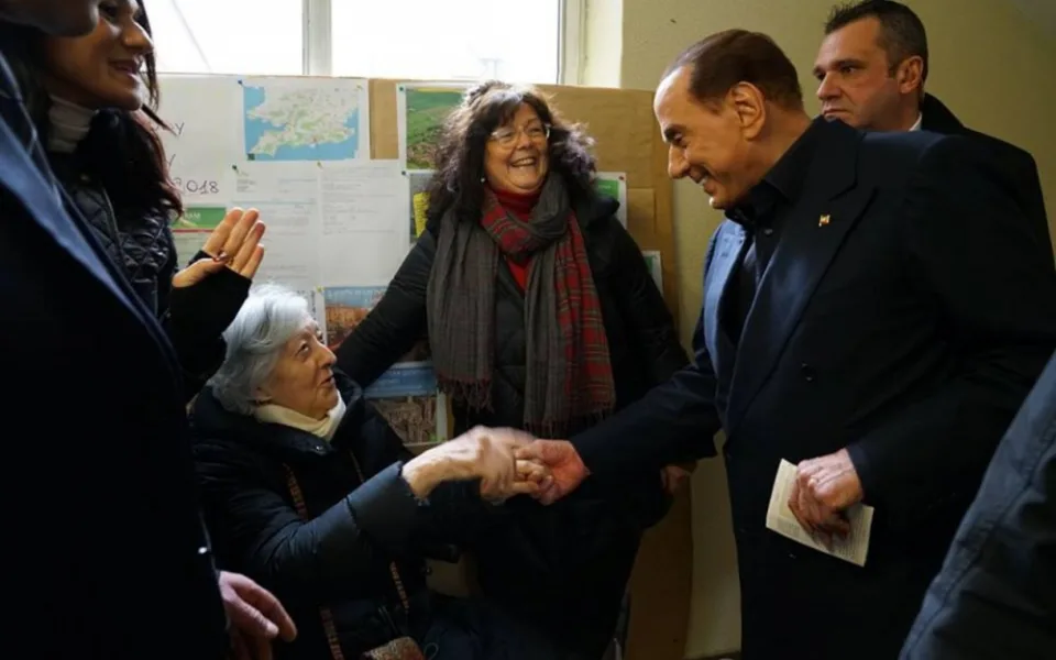 Silvio Berlusconi se vrací.