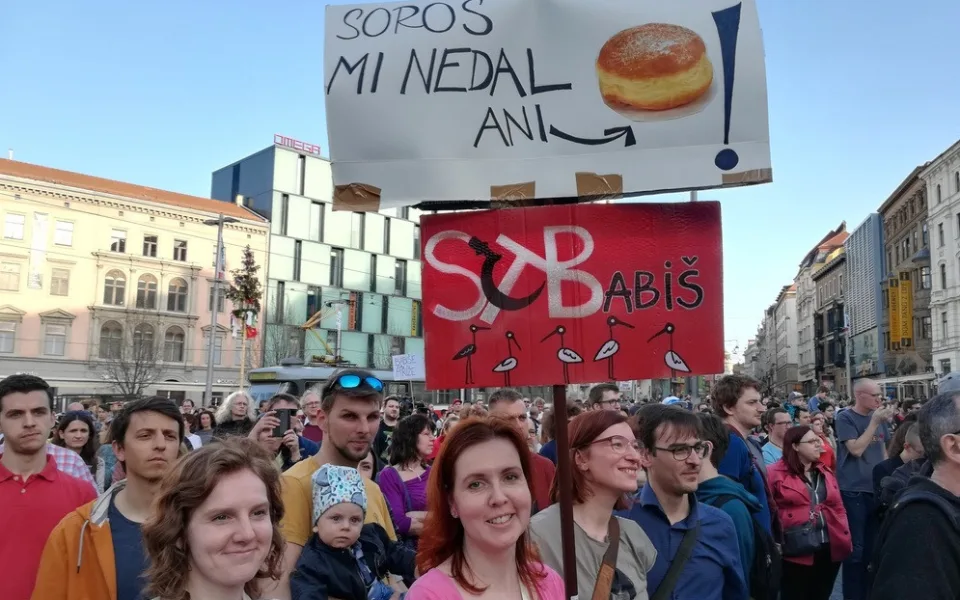 Nemám pocit, že by tady byl ohrožen tisk, říká Andrej Babiš o zprávě týkající se svobody tisku.