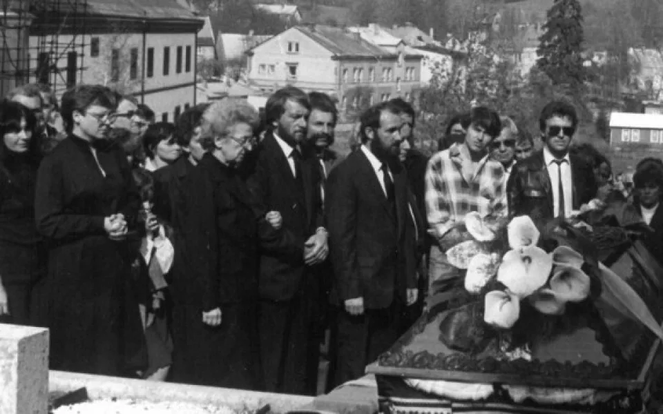 Pohřeb Pavla Wonky v květnu 1988 ve Vrchlabí.