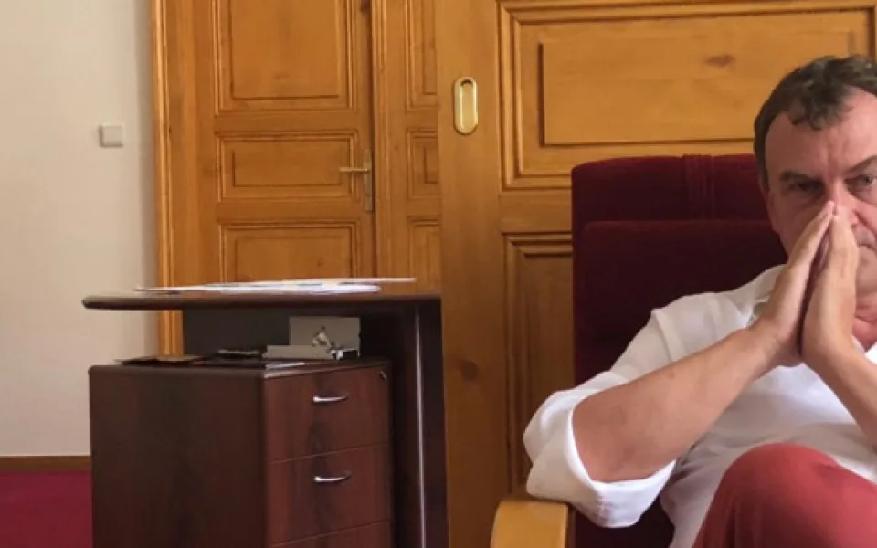 Antonín Koláček ve své pracovně v domě osobního rozvoje MAITREA.