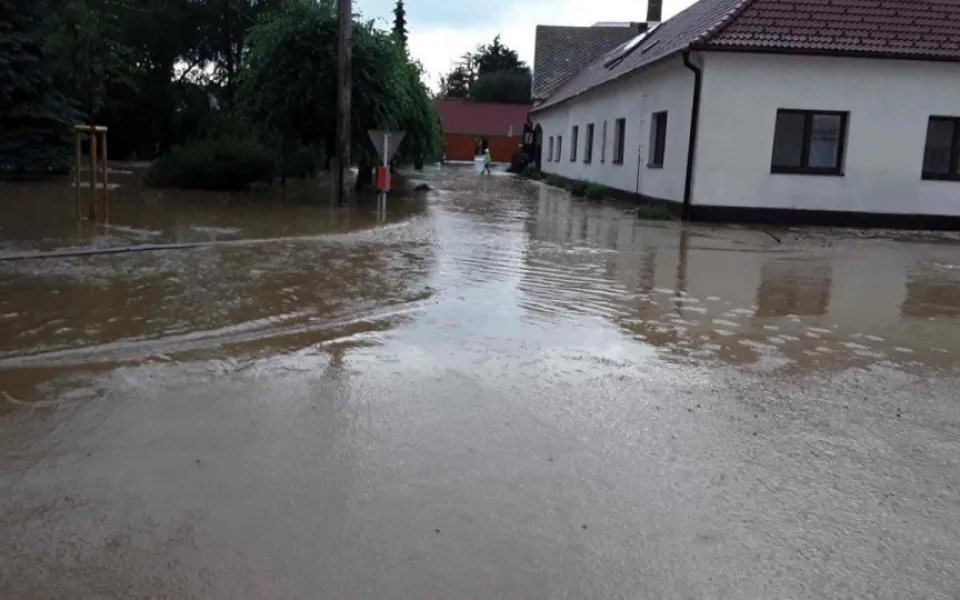 Páteční přívalové deště zasáhly nejvíce Brtnici, tamní občané byli evakuováni.