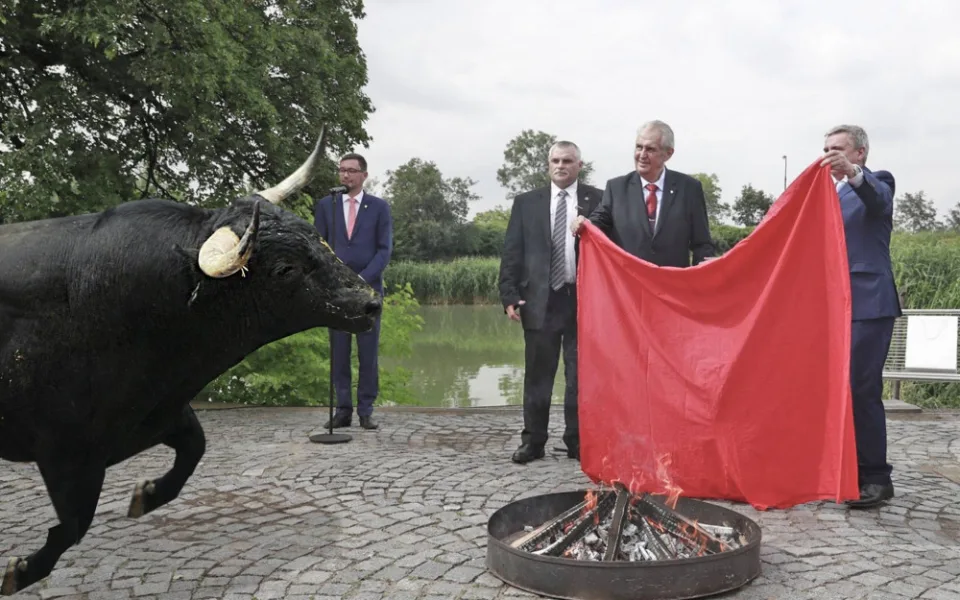 Koláž s Milošem Zemanem.