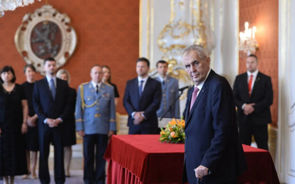 Prezident Zeman jmenoval druhou Babišovu vládu.