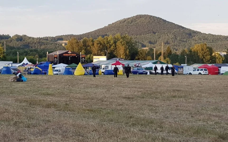 Festival přerušil anonym. První ročník Plechovky narušila bombová hrozba.