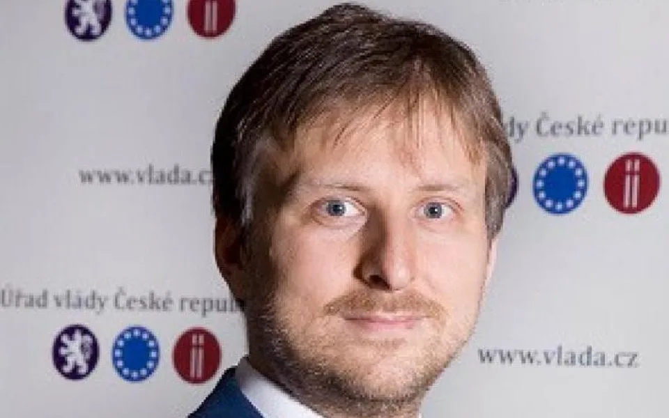 Kněžínkovi nevadí účast ve vládě trestně stíhaného premiéra.