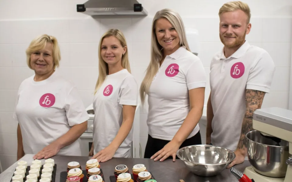 Family Bakery.  Z prava - Vít se svou sestrou Janou, Vítova partnerka a maminka.