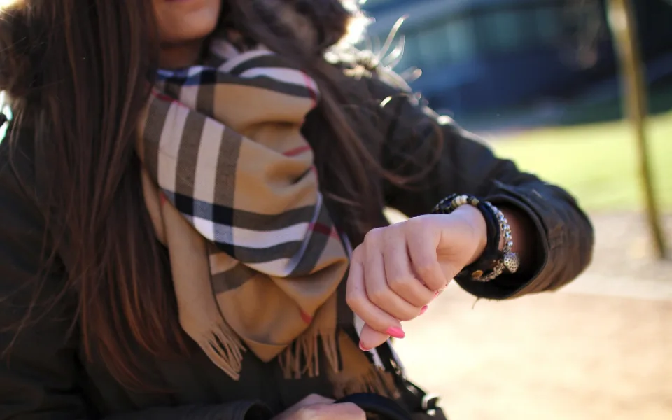 Značka Burberry spálila výrobky za téměř miliardu, než aby je zlevnila.