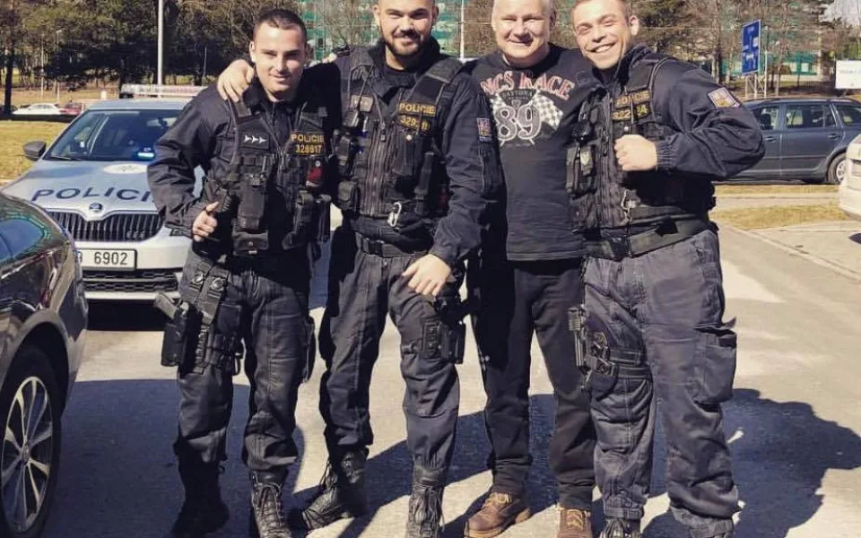 Policisté, kteří se v Ostravě fotili s Kajínkem, byli potrestáni.