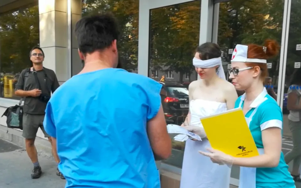Zakázky českobudějovické nemocnice pobouřily aktivisty. Jejich nařčení vedení zařízení odmítá.