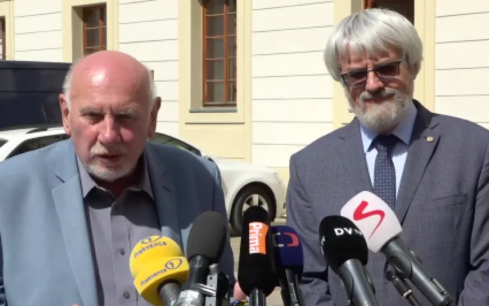 Tisková konference po jednání.