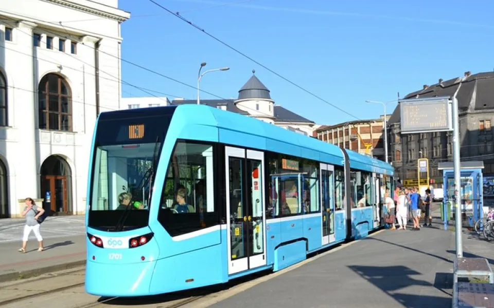 Ostrava představila nejmodernější tramvaj. Za rok jich bude jezdit po městě 40.