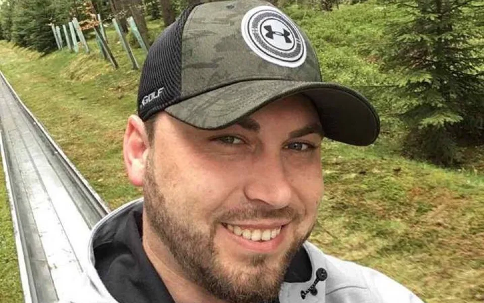 Policisté chtějí finančně podpořit pozůstalé po zesnulém kolegovi, který zemřel cestou do služby.