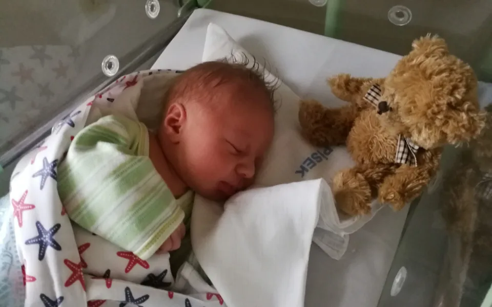 První letošní miminko narozené v tuzemsku se jmenuje Tomášek.