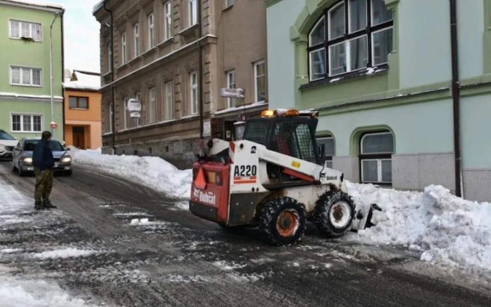 Kalamitní stav v Jablonci a na Božím Daru trvá.