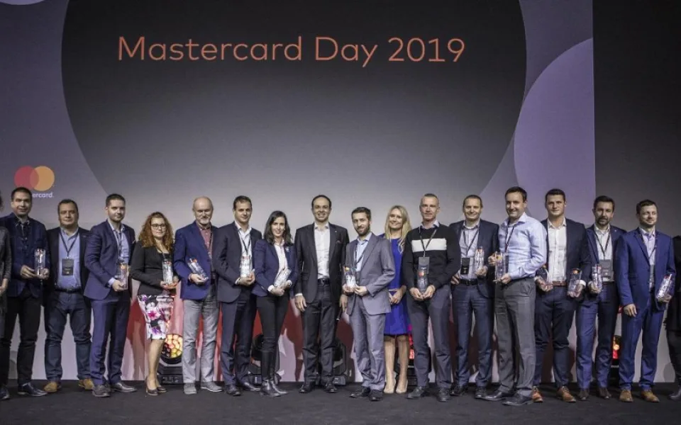 Mastercard ocenila banky za projekty v oblasti platebních karet 2018.