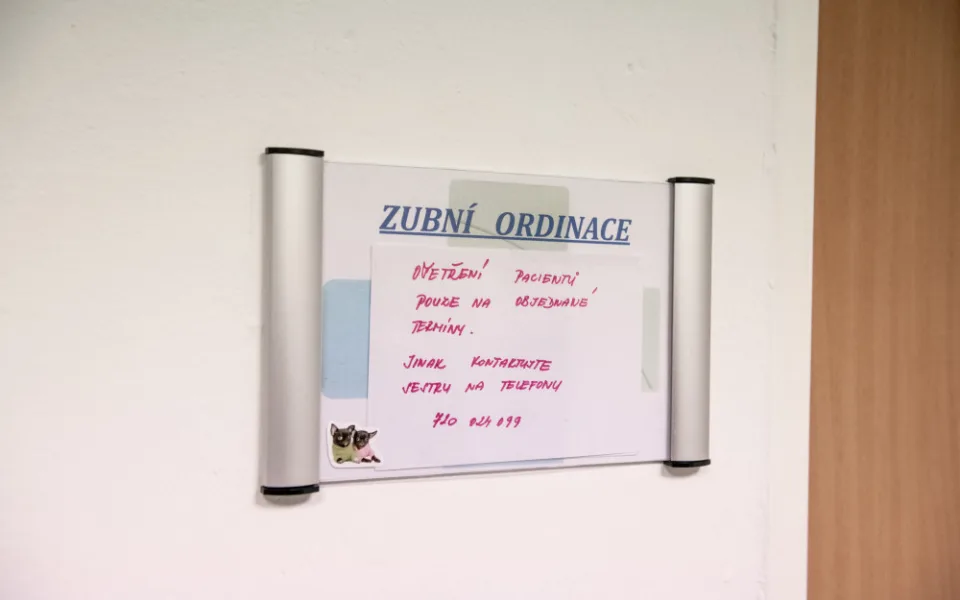 Jméno doktora je těžké zjistit.