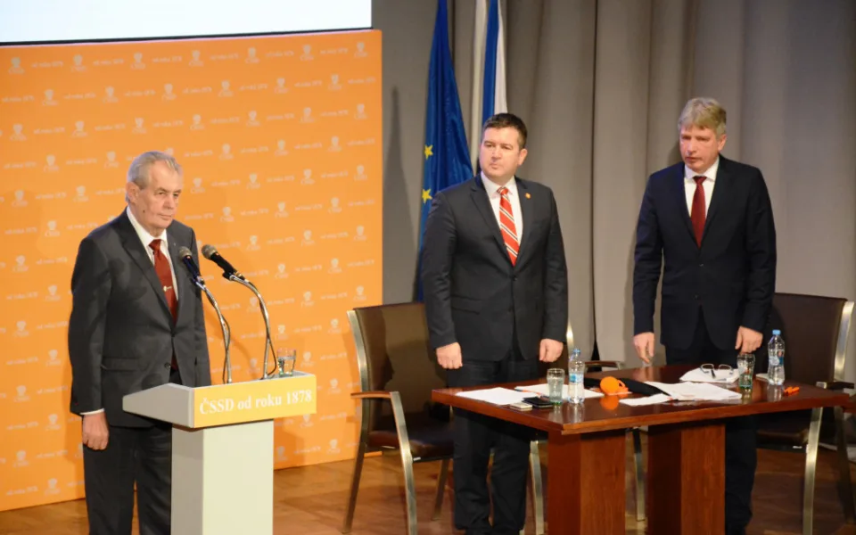 Zeman v Hradci slíbil ČSSD podporu v květnových evropských volbách.