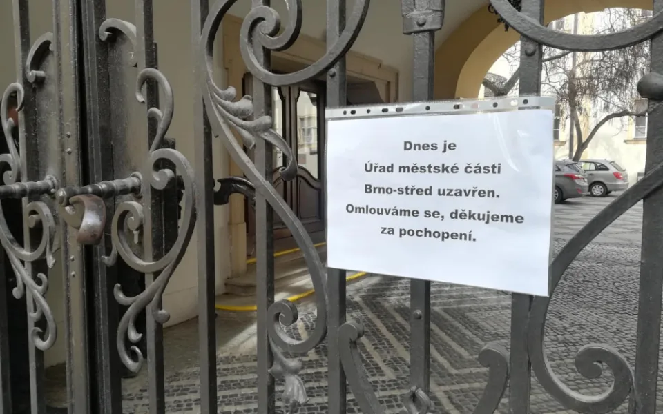 Policie ráno ukončila zásah na radnici Brno-střed.