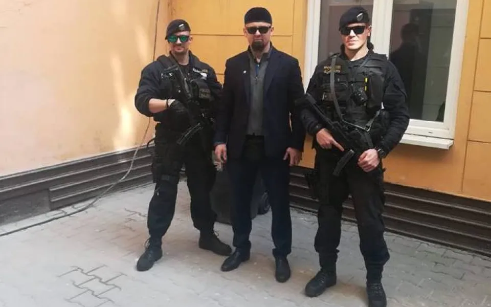 Kontroverzního Kušnarenka vyloučilo ze svých řad Ústředí muslimských obcí .