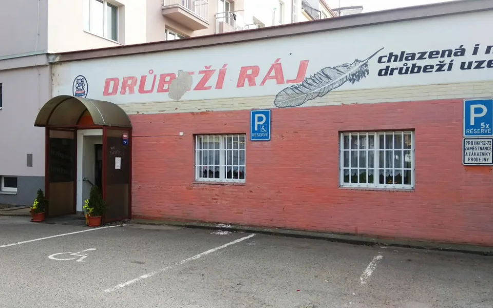 Drůbeží ráj u Gočárovy třídy.