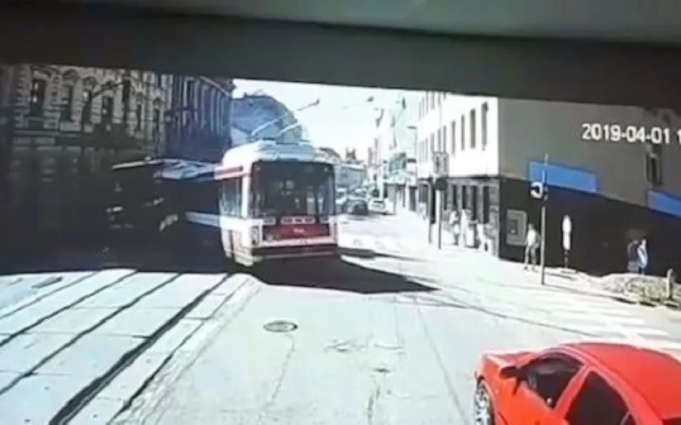Trolejbus, který boural na Křenové v Brně, měl najeto přes milion kilometrů.