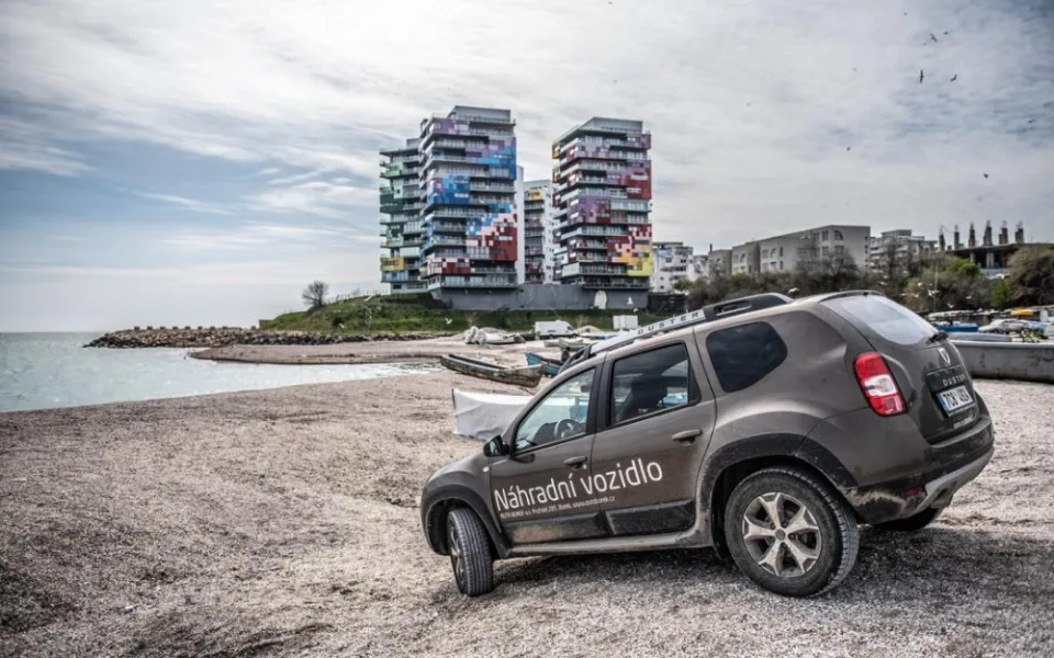 SUV nebylo nikdy dostupnější. Duster obstál na jihočeských silnicích i v rumunských horách.