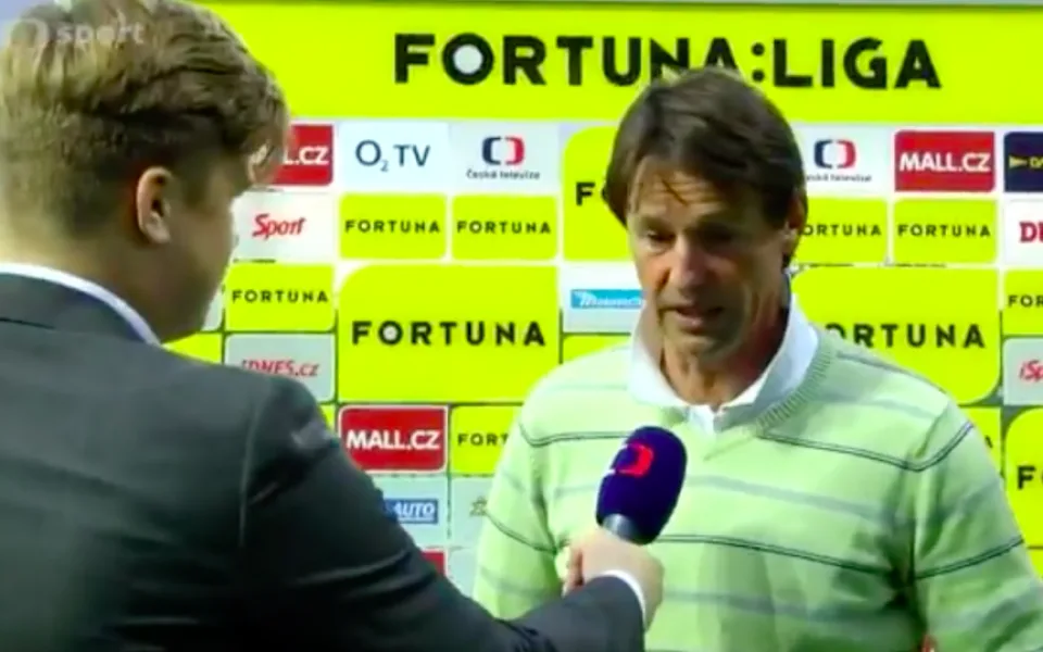 Karvinský trenér Straka se o vítězství dozvěděl až od reportéra.