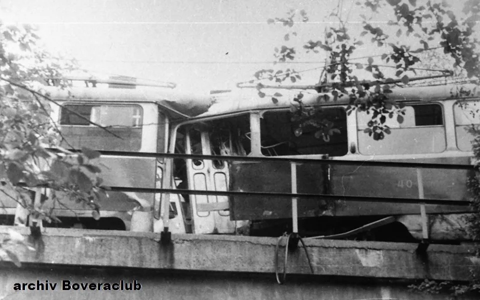 Pětatřicet let od děsivé srážky tramvají mezi Libercem a Jabloncem. Zranily se desítky lidí.