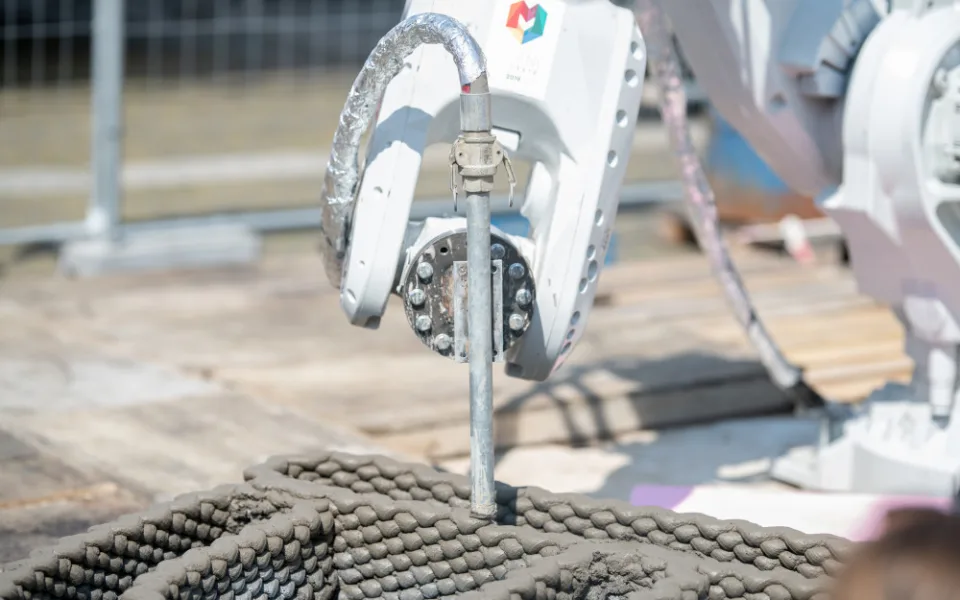 V Budějcích začal sochařský festival, sochy tiskne i robot.