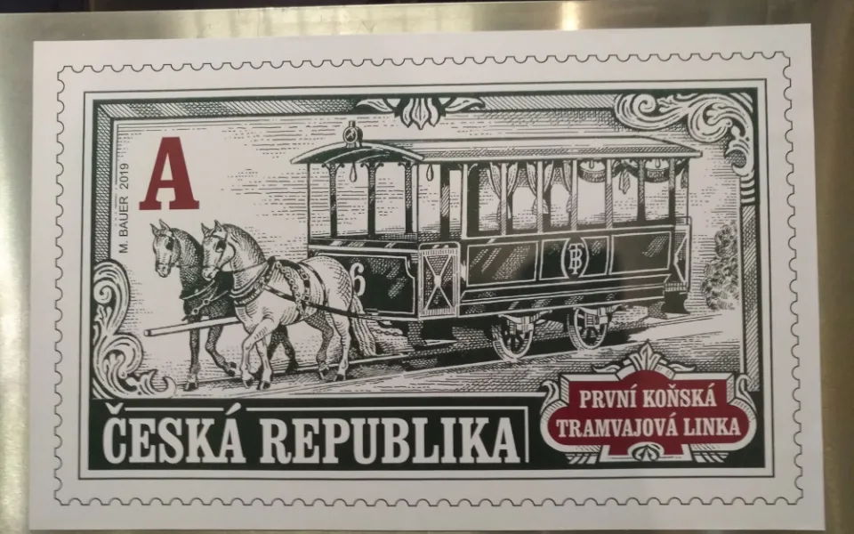 Nejstarší MHD v Česku slaví 150 let. Česká pošta vydala k výročí městské dopravy v Brně speciální známku.