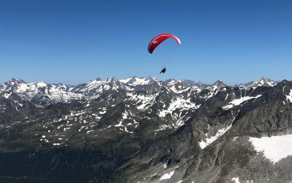 Pohledy, které se naskytnou při paraglidingu, jsou neskutečné.