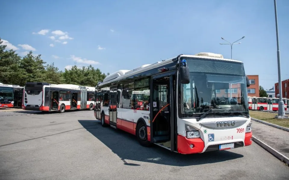 Brňáci vymysleli unikát. Město křižoval autobus poháněný našimi výkaly.