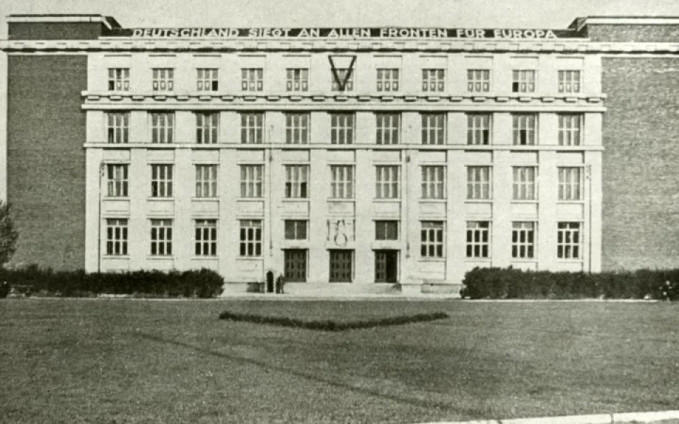 Právnickou fakultu obsadilo po dobu druhé světové války gestapo.
