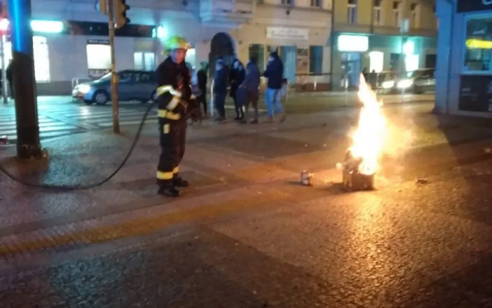 Oslavy silvestra byly spíš klidné, zranění jsou od pyrotechniky.