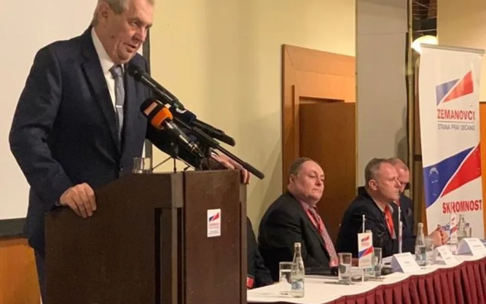 Zeman na sjezdu SPOZ volal po přímé volbě starostů