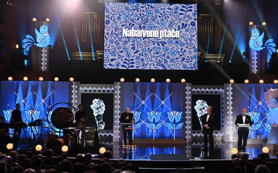 České lvy posbíraly snímky Nabarvené ptáče a Vlastníci.
