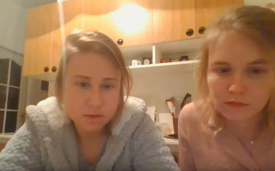 Doktorka mi řekla, že mám koronavirus. Podívejte se na výpověď dvou nakažených.