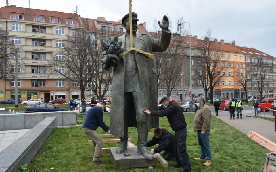 Rusko a ČR budou jednat o Koněvovi, velvyslanec kritizoval radnice.