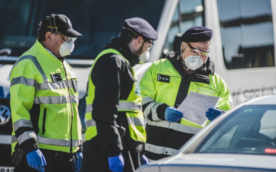 Od dnešní půlnoci se obnoví volný pohyb mezi Českem a Slovenskem