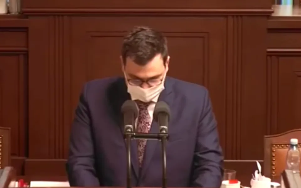 Filip odebral slovo Pirátovi, opozice jej viní z cenzury.