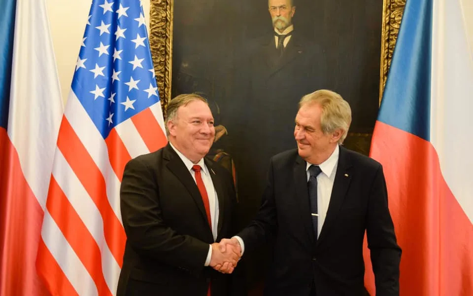 Ve své pracovně na Pražském hradě jsem přivítal ministra zahraničních věcí USA Mikea Pompea.‬