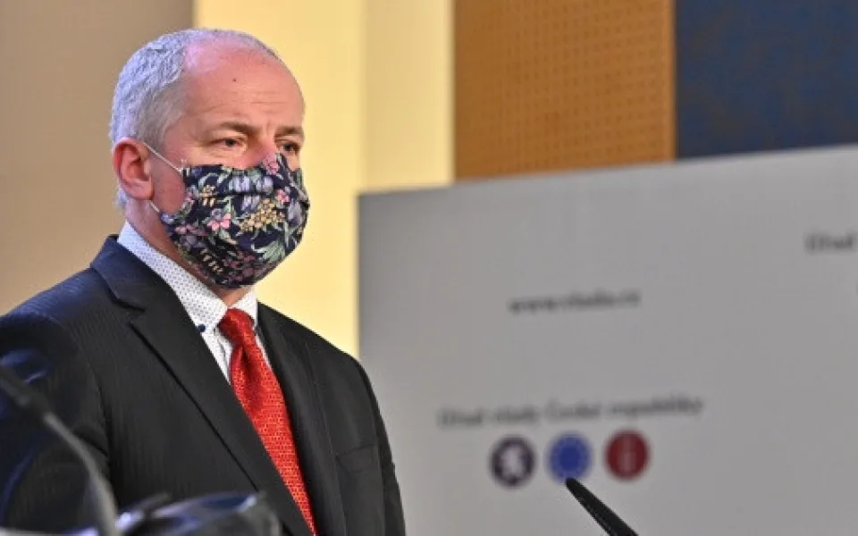 Prymula: Nárůst nakažených je enormní, je nutné opatření zpřísnit