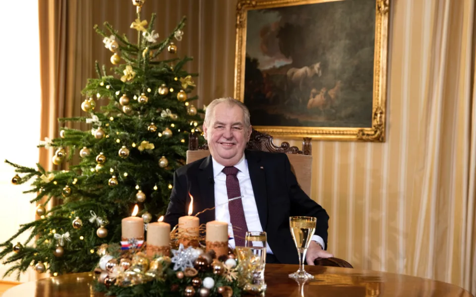 Zeman vyzval lidi, aby se očkovali proti covidu-19.