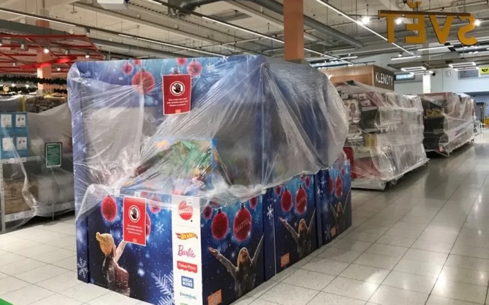 Pastelky si nekoupíte, pušku ano. Lidé nechápou zákaz prodeje některého zboží.
