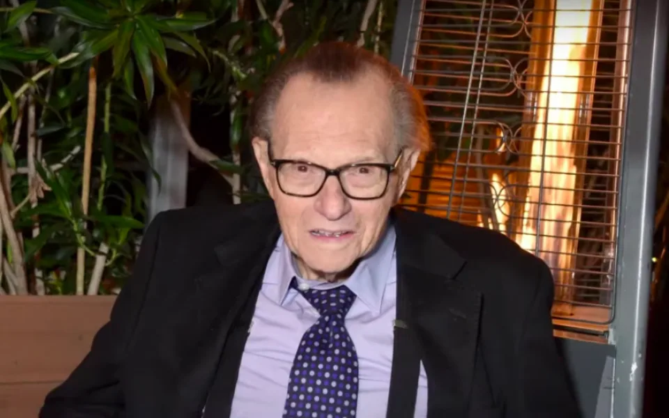 Zemřel legendární americký moderátor Larry King.