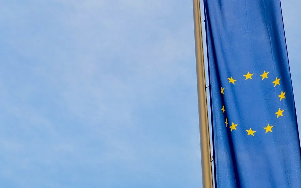 Země Evropské unie musí společně odpovědět na Vrbětice, vyzvali šéfové skupin v EP