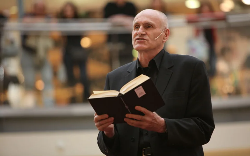 Knihu roku napsal Martin Hilský. Porota ocenila jeho dílo o Shakespearově Anglii