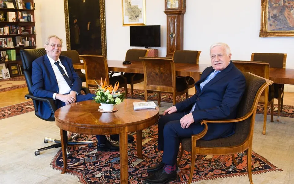 Klaus oslavil na Hradě 80. narozeniny, Zeman ho vyzval k návratu do politiky.