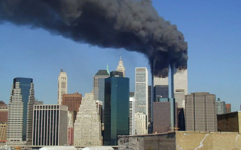 Svět si připomíná dvacet let od útoku z 11. září. Praha vítá newyorského hasiče